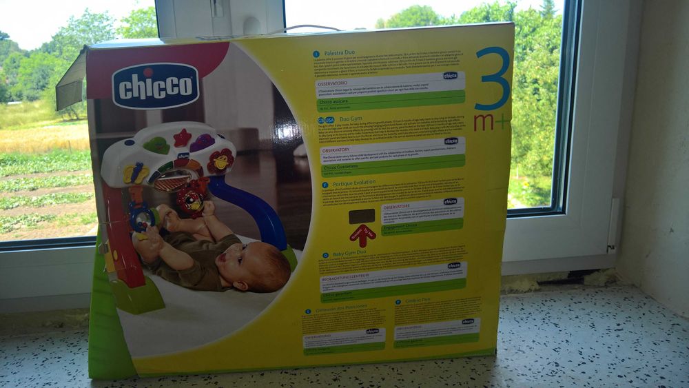 Zabawka interaktywna dla malucha leżącego lub siedzącego