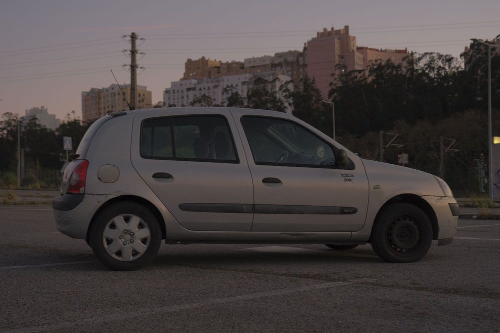 Renault Clio 1.2 16V 2004 Cinzento troco por mota preferencialmente