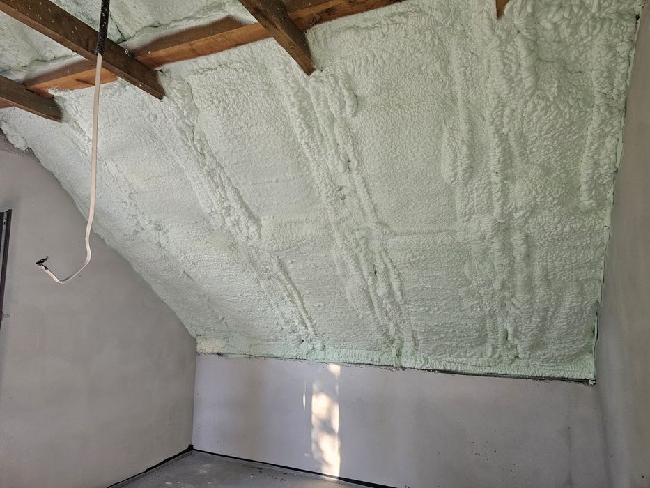 Izolacje Natryskowe, Ocieplenie pianą PUR