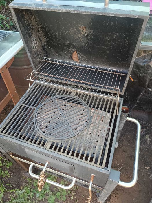 grill ogrodowy zamykany wędzarnia metalowy