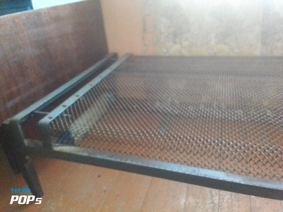 Продам кровать на сетке