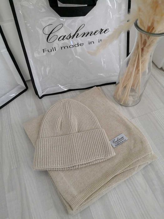 Beżowy kaszmirowy komplet czapka i szalik