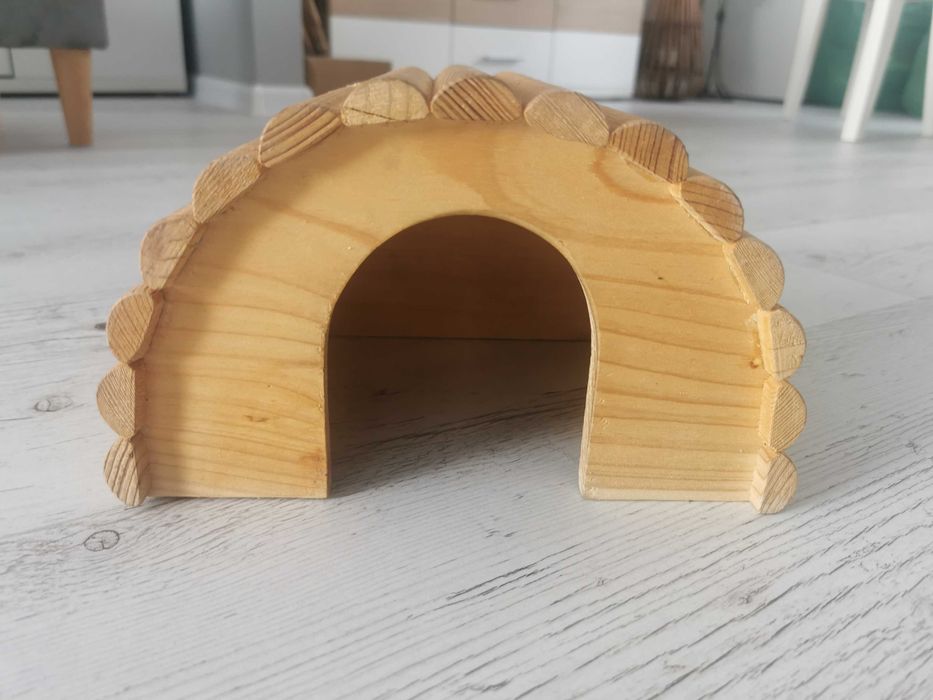 Drewniany domek dla małych zwierzatek