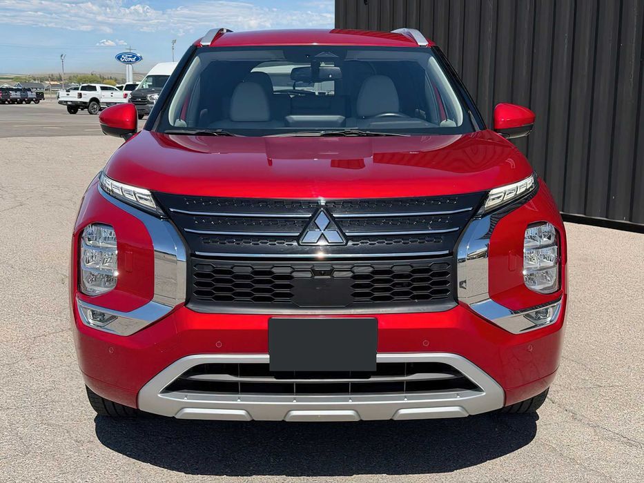 Mitsubishi Outlander Hybrid      2023