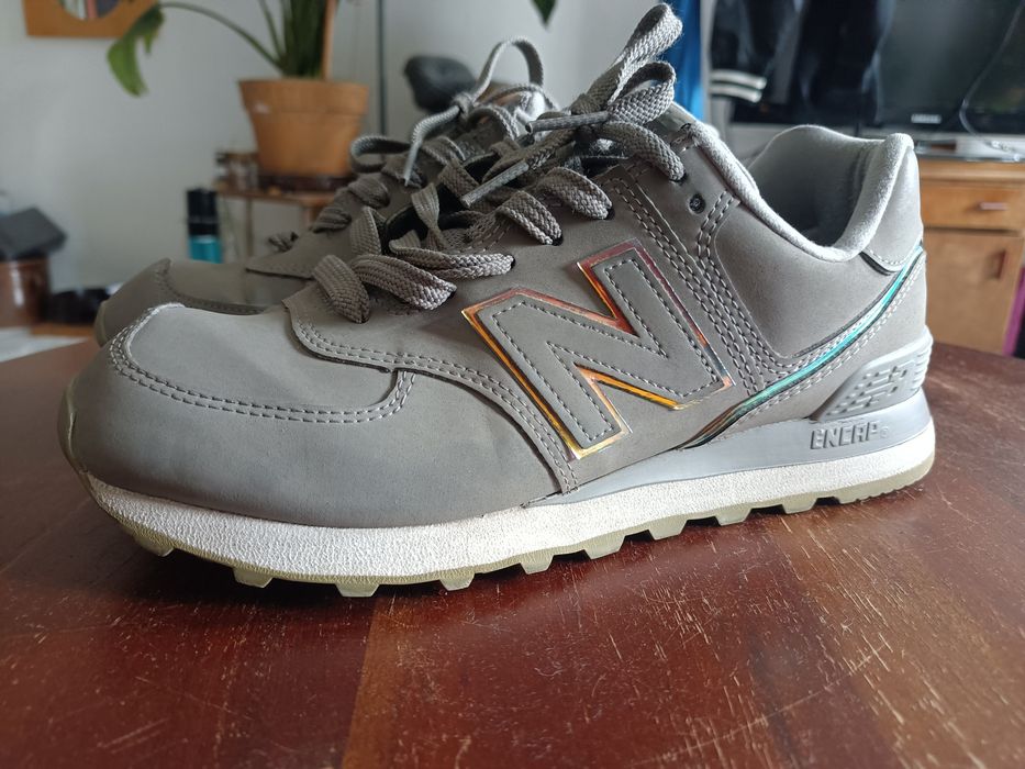 New balance holo