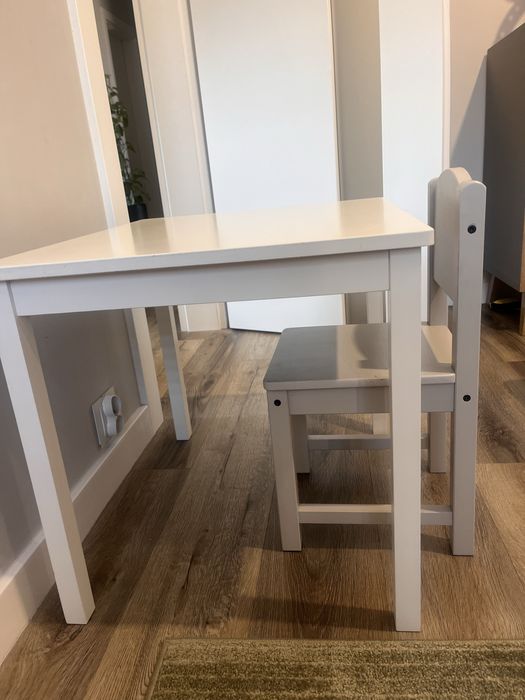 IKEA SUNDVIK Zestaw stolik z krzesełkiem szary