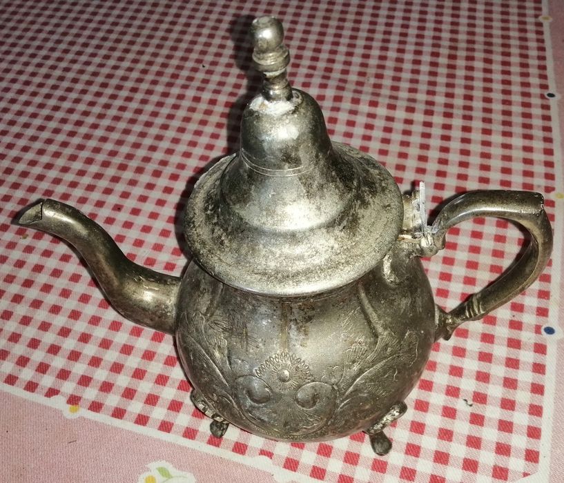 Duas peças de estanho