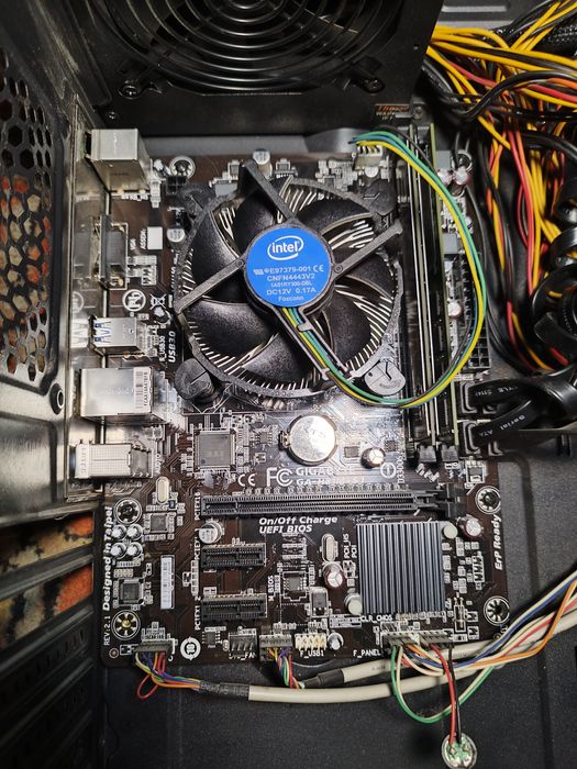 Комплект Материнська плата Gigabyte GA-H81M-S1+Core i5-4690+ddr3 16gb