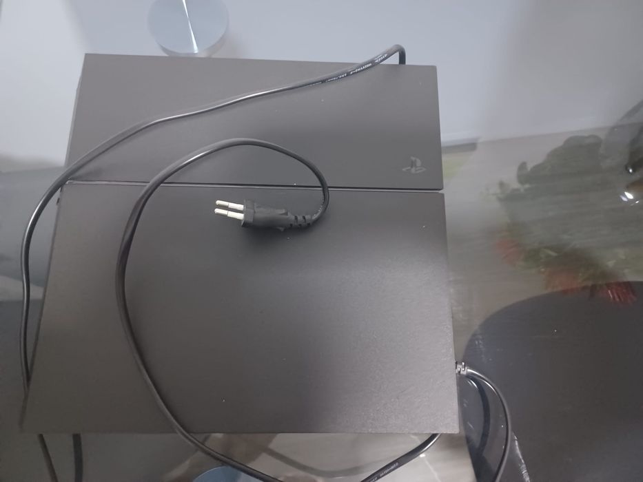 PlayStation 4 Sony PS4 (Preta) – Modelo Original