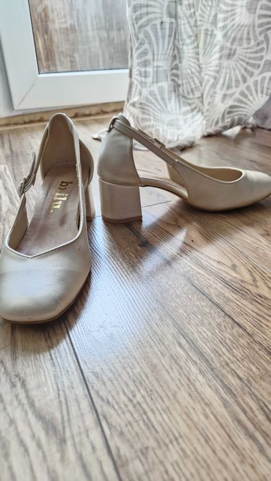 Sprzedam suknię ślubną, garnitur, buty i dodatki