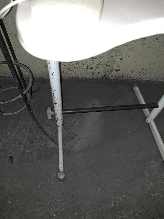 Stolik kosmetyczny z lampa