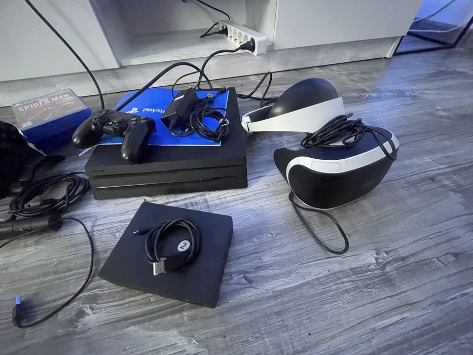 PS4 PRO z zestawem VR