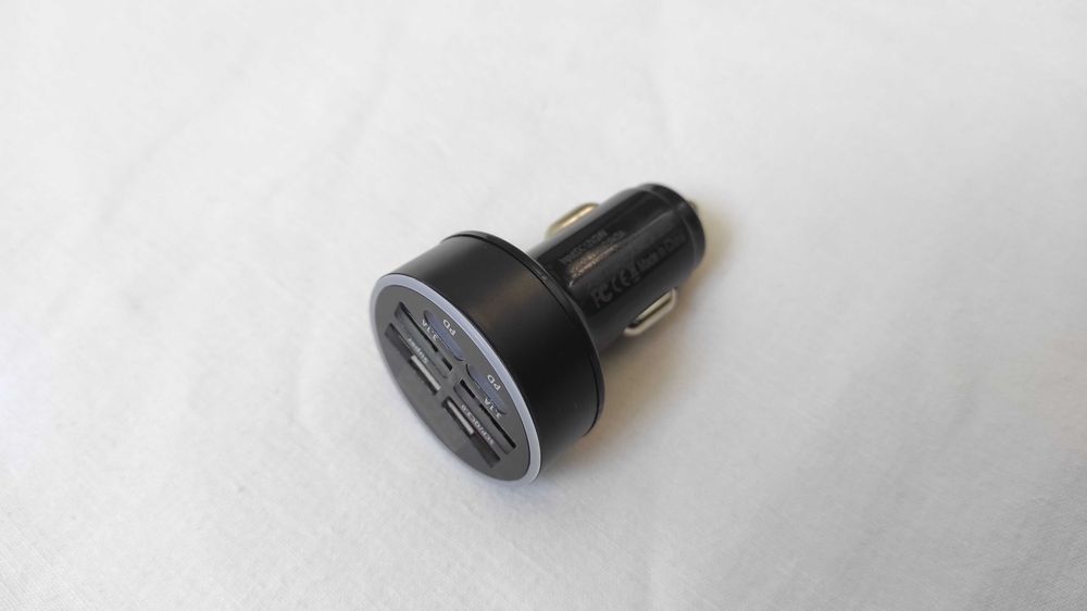 Автомобільний адаптер живлення 6портів