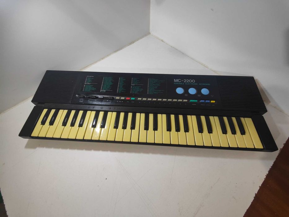 Orgão electrico Usado MC 2200