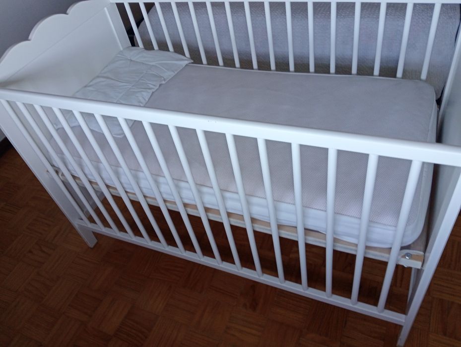 Berço branco em bom estado