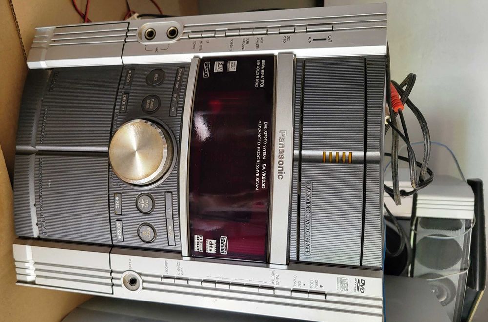 Продам потужну DVD-стереосистему Panasonic (модель SA-VK825D) із комплектом акустики 5.1