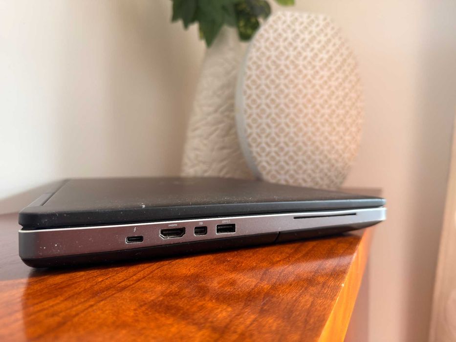 Dell Precision 7520 15.6"FulHD|i7-6820HQ|32G Ram|Ssd 1TB|Quadro M1200|