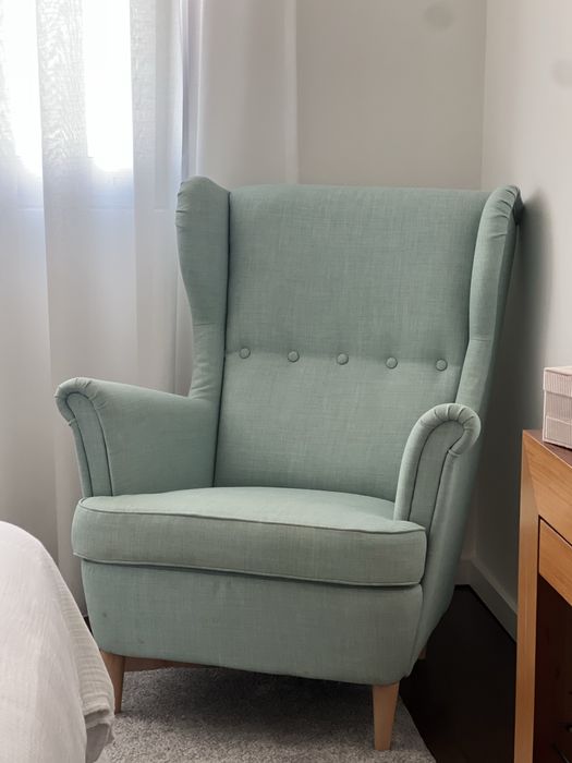 Poltrona verde água Ikea