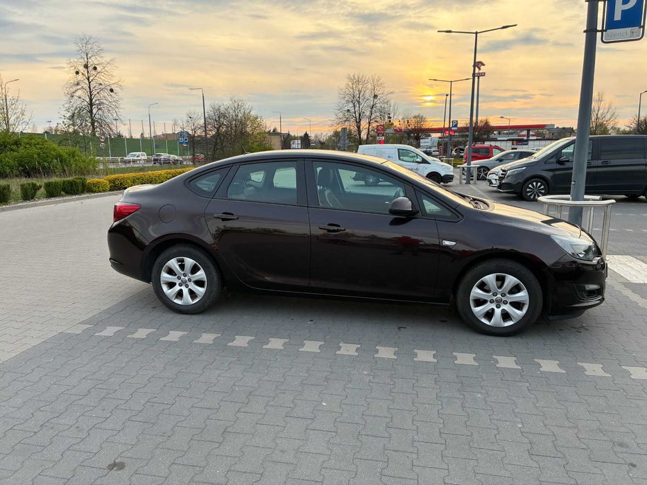 Opel Astra 1.6 Notchback Benzyna +LPG