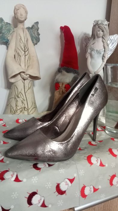 Szpilki 11 cm rozm 39 Sabatina pięknie błyszczą