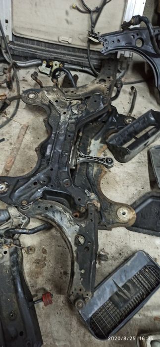 Подрамник балка октавия тур гольф 4 гольф5 октавияА5 A5 Фабия