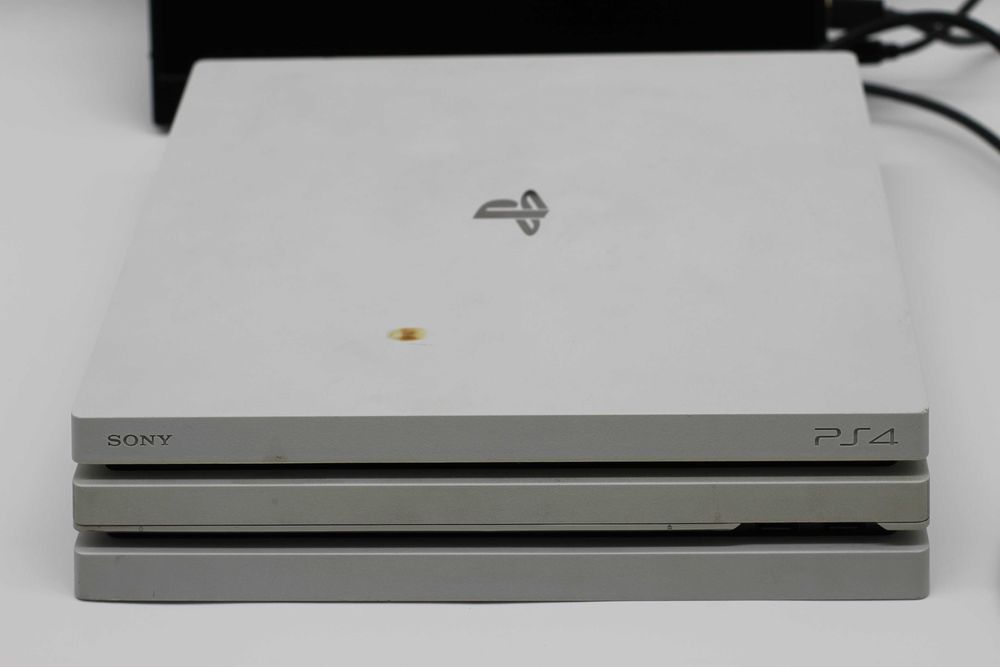 PlayStation 4 Pro 1TB (CUH-7016B) – Biała + Gra + Kontroler