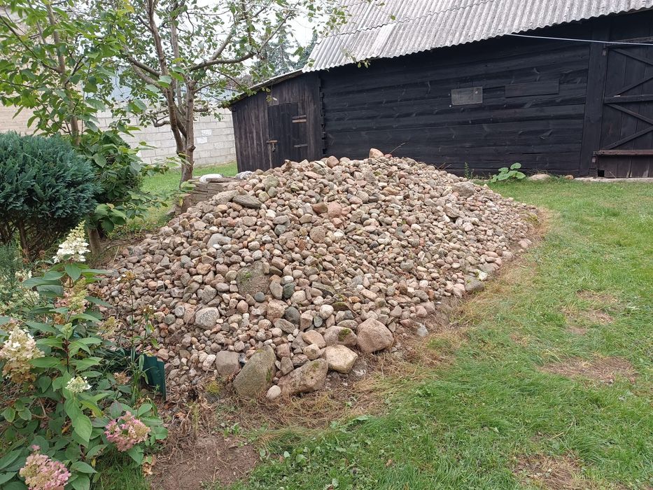 Kamień polny różnej wielkości