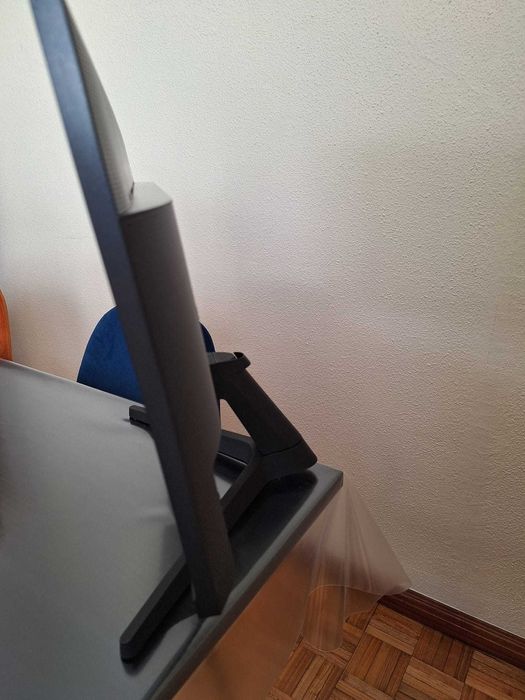 Monitor SAMSUNG 24'' - Full HD - USADO 1 ano, valor worten 155,99€