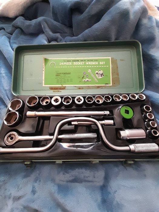 24-Piece Socket Wrench Set - Used, Good Condition449236185604444161
