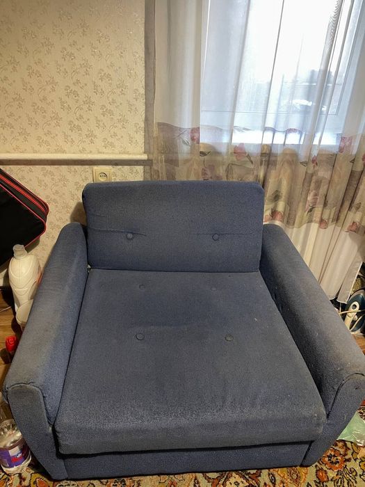 Диван у вітальню. Крісло у подарунок