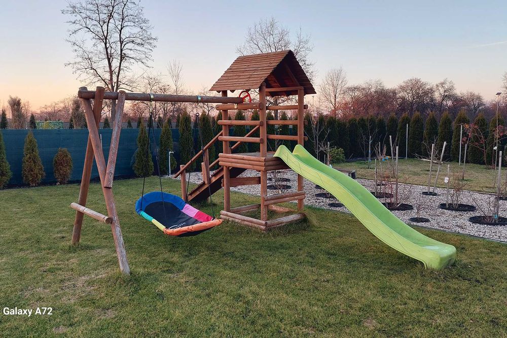 Domek dla dzieci, huśtawka, zjeżdżalnia
