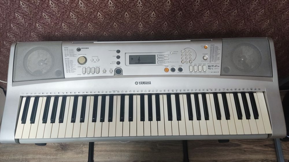 Синтезатор YAMAHA PSR E-303