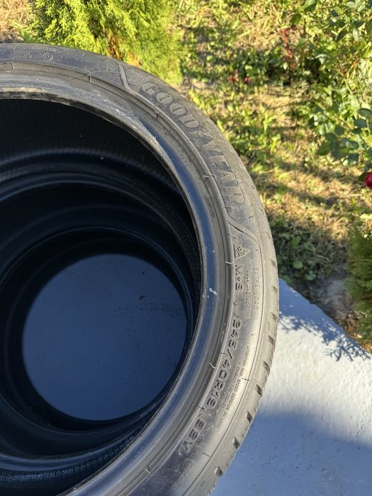 Goodyear ultragrip 245/40.R19