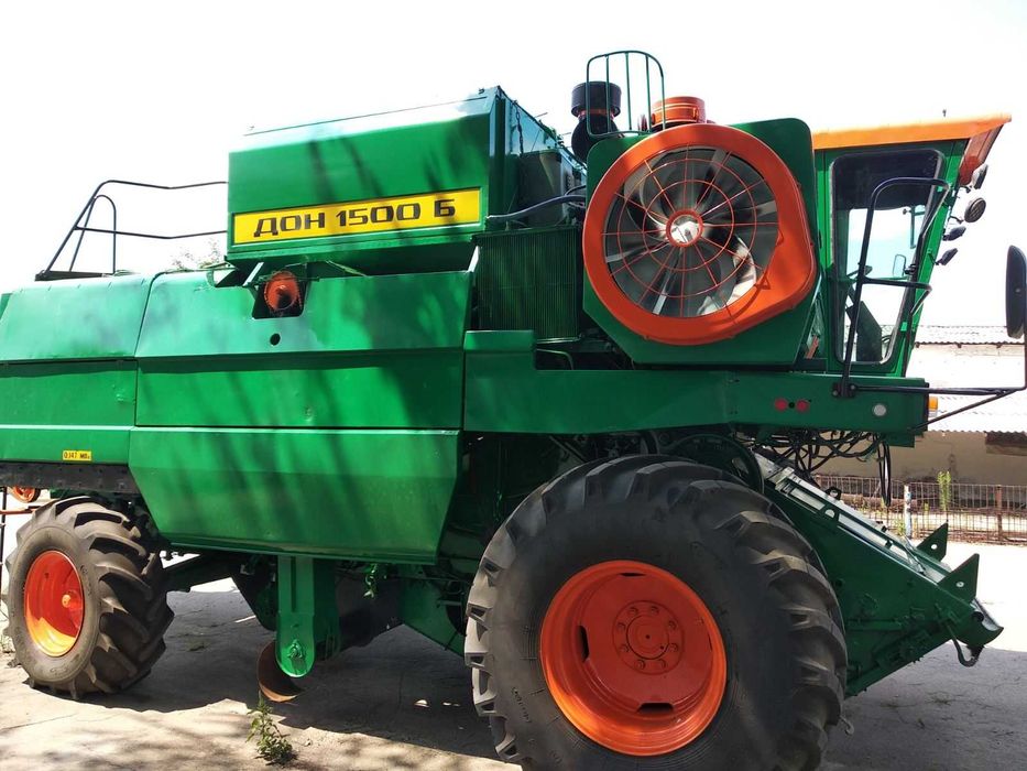 Продам зерноуборочный комбайн ДОН-1500Б
