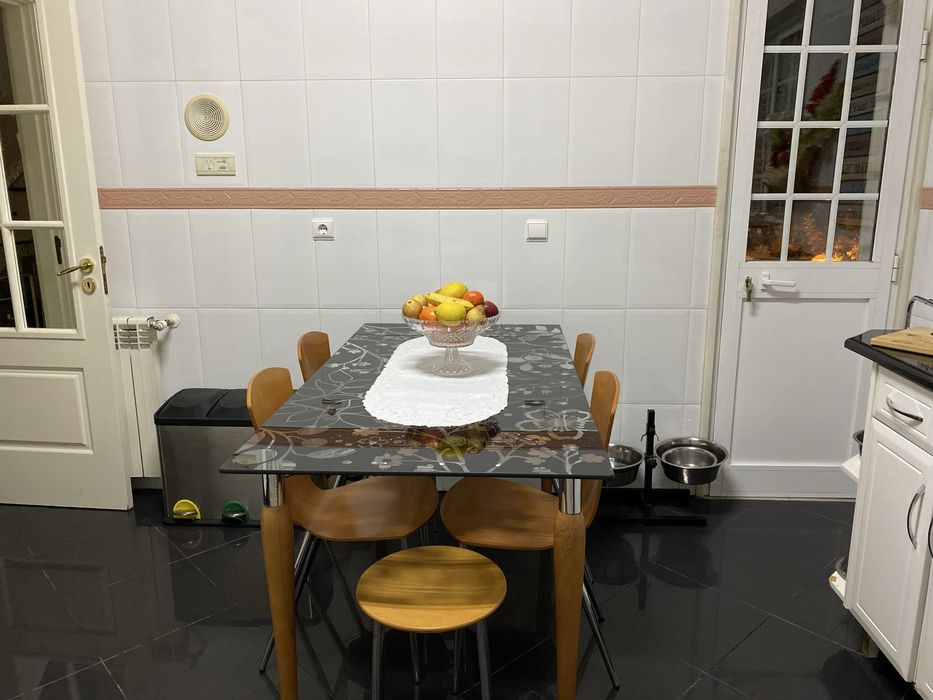 Cozinha e bancada de pedra