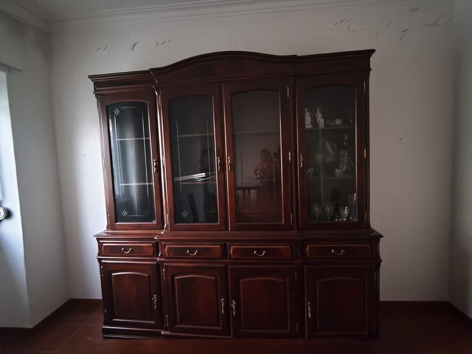 Mobília de sala em madeira mogno