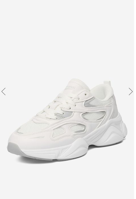 Жіночі білі кросівки Sprandi