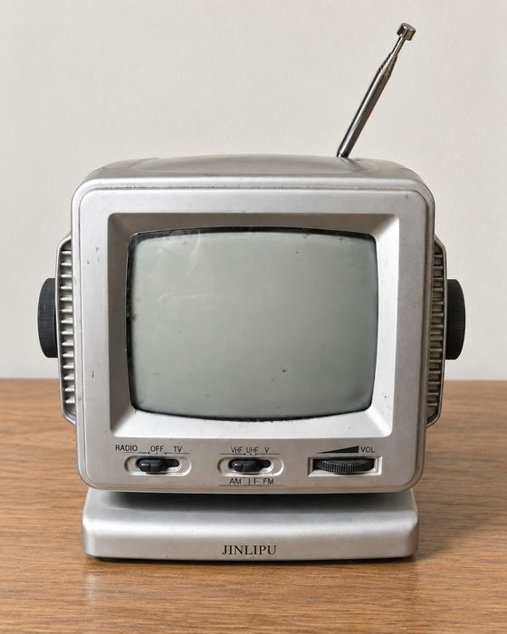 TV portátil vintage JINLIPU com rádio