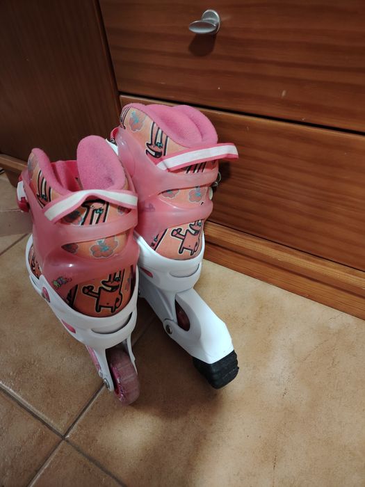 Patins em linha rosa e branco da deeply com protetores