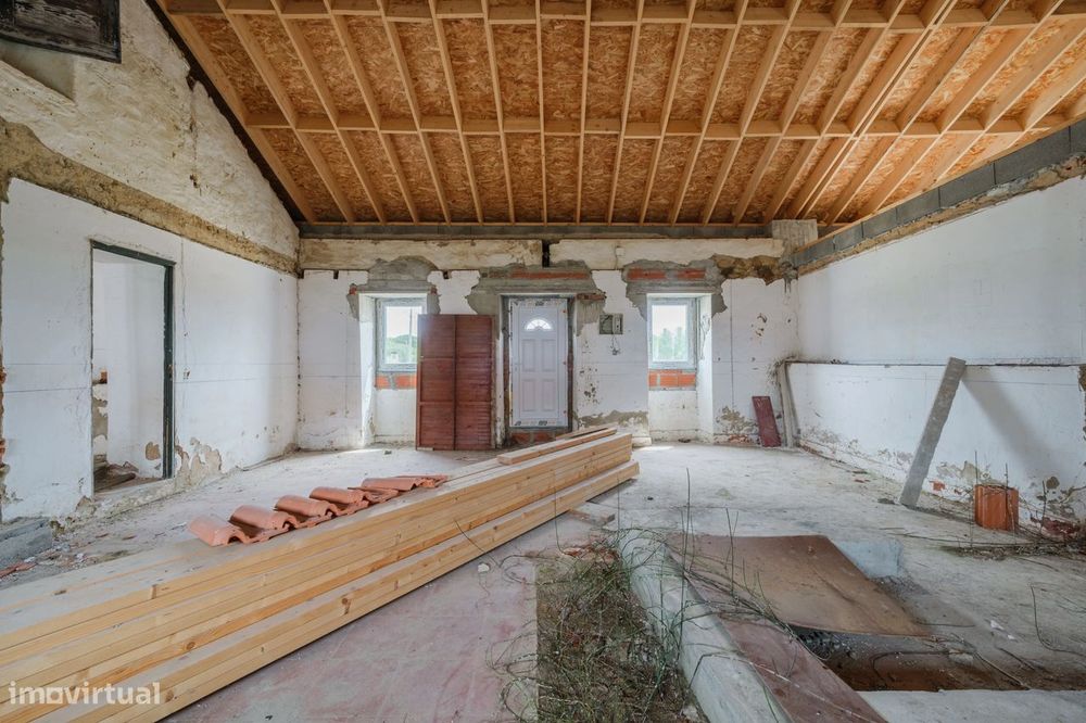Moradia para Reabilitar com Projeto Aprovado em Óbidos