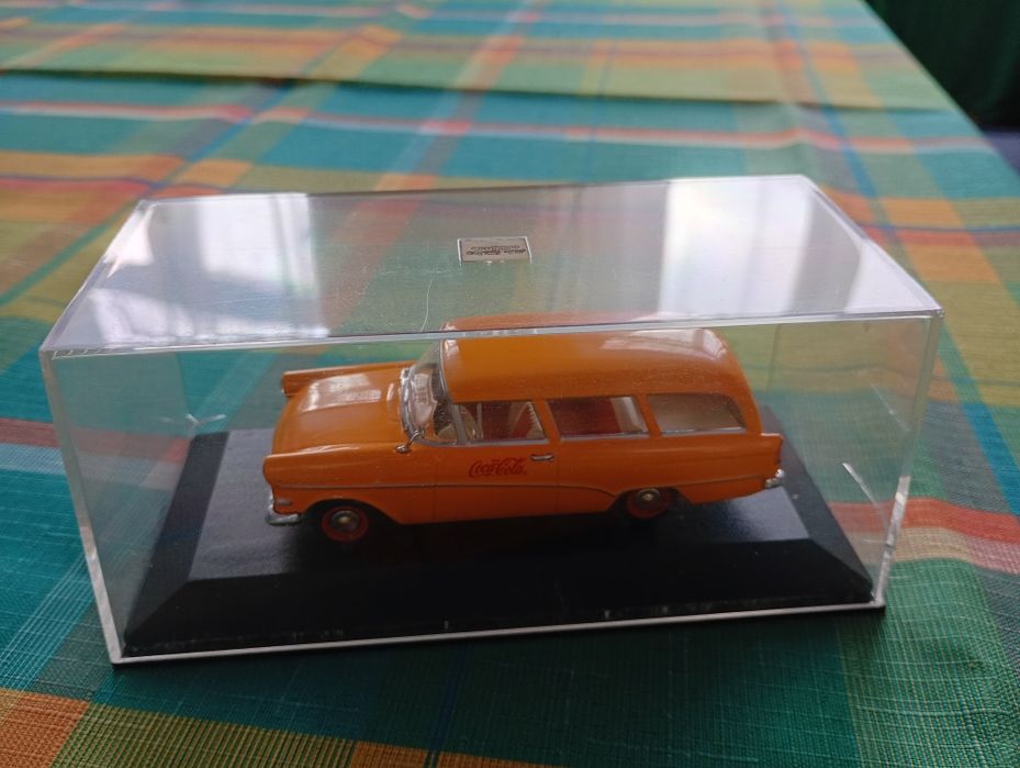 Opel Rekord P1 Caravan wersja Coca Cola w skali 1:43 - limitowany mode