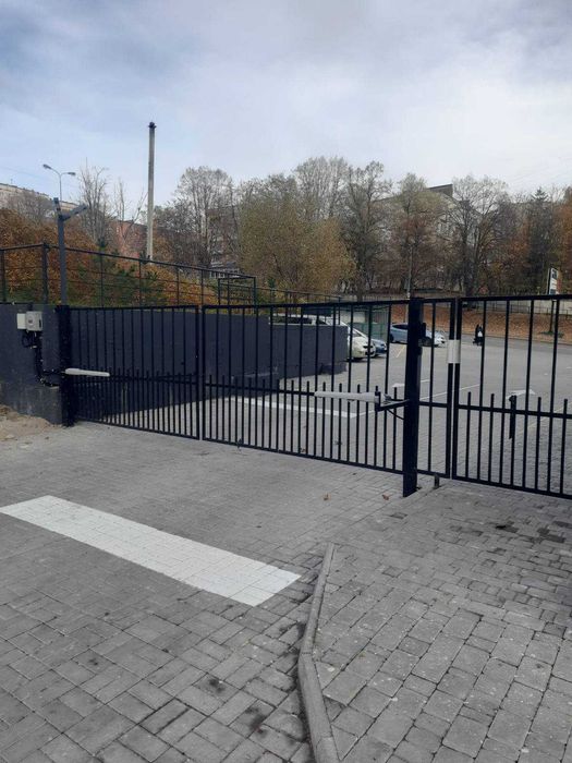 Продаж 1к квартири 43.7 кв. м на вул. Свободи/Виставка