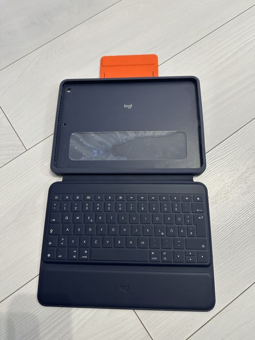 Klawiatura z etui Logitech do iPad 7.