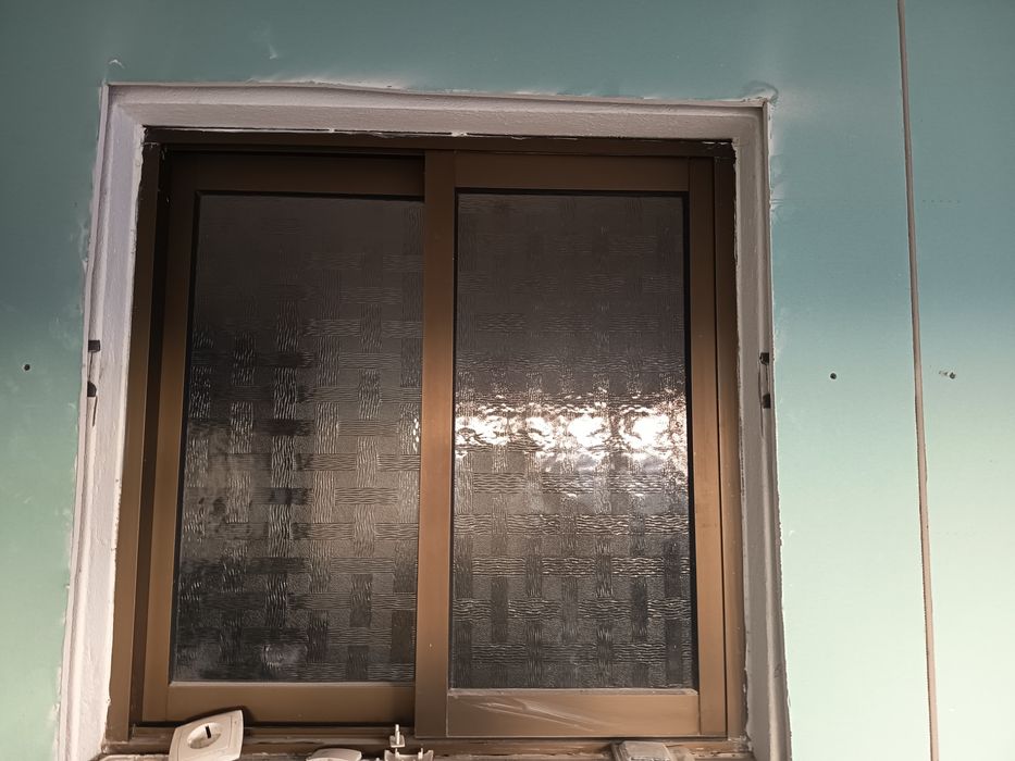 Janela de vidro martelado