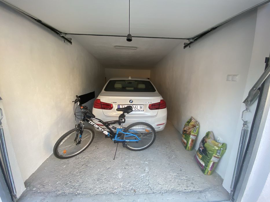 Garaż Makowskiego Palacha + miejsce postojowe