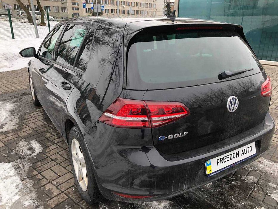 Оренда електромобіля Volkswagen e-Golf Highline