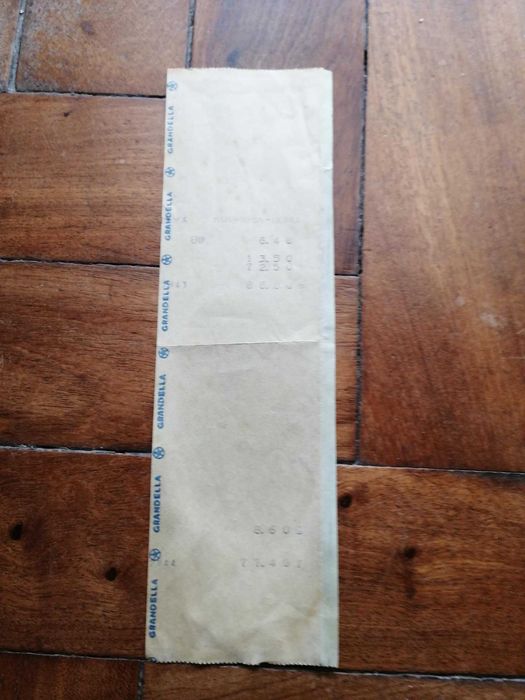 Envelopes de empresas desaparecidas e talão de venda do Grandella