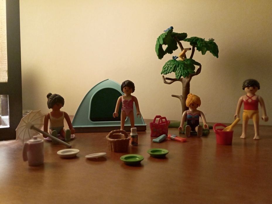Playmobil - grupo de amigas no campismo