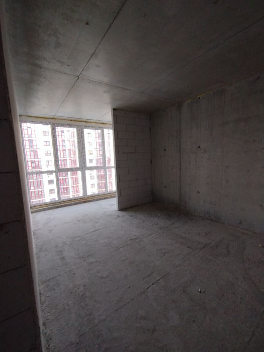 Продається ТРИКІМНАТНА квартира по вул. Хоткевича в новому ЖК закритог