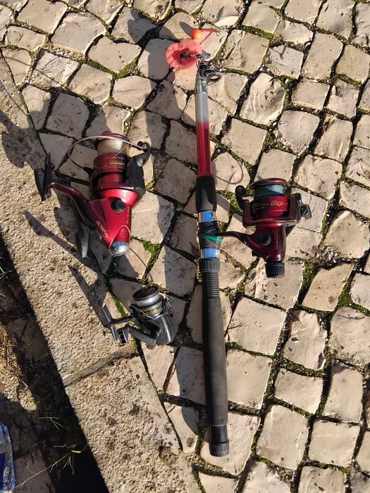 8 Carretos e 3 canas de pesca